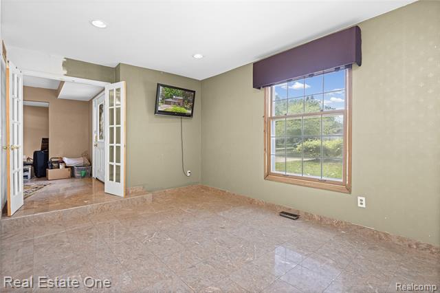 Builiding view thirty four for 30056 Mayfair, Farmington, MI. 48331
