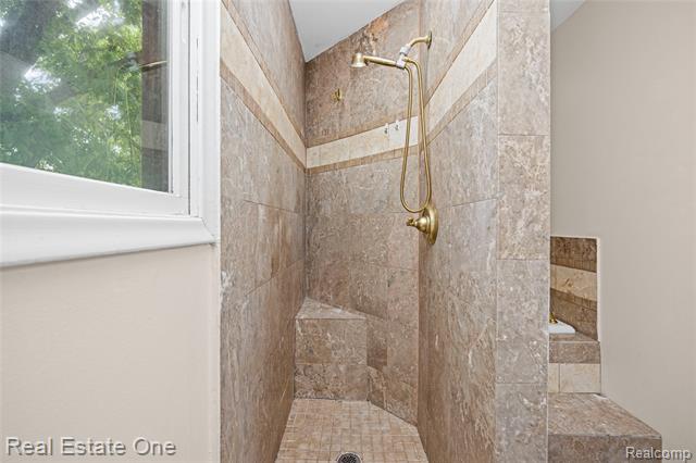 Builiding view thirty nine for 30056 Mayfair, Farmington, MI. 48331