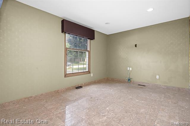 Builiding view thirty two for 30056 Mayfair, Farmington, MI. 48331