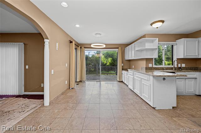 Builiding view twenty for 30056 Mayfair, Farmington, MI. 48331
