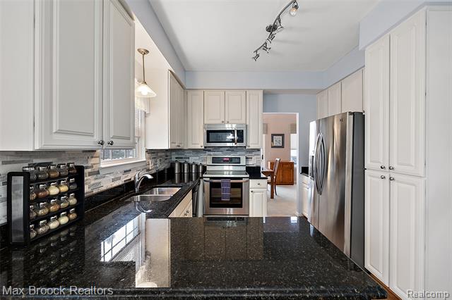 Builiding view five for 30847 Palmer, Novi, MI. 48377