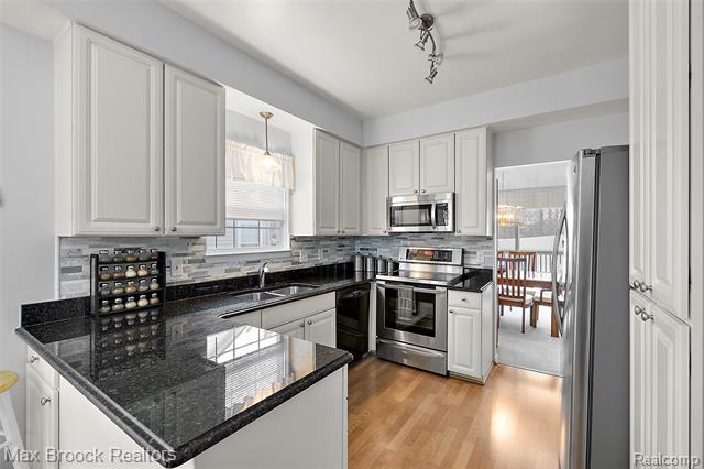 Builiding view four for 30847 Palmer, Novi, MI. 48377