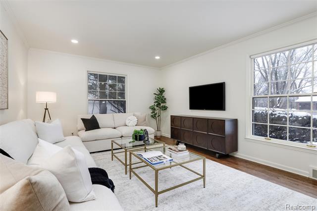 Builiding view fifteen for 25330 Devon, Franklin, MI. 48025