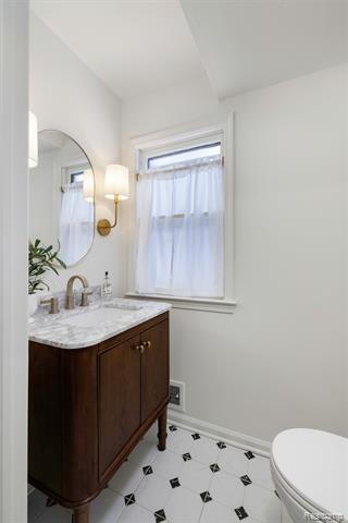 Builiding view nine for 25330 Devon, Franklin, MI. 48025