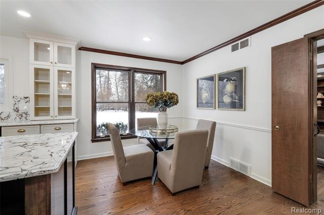 Builiding view seven for 25330 Devon, Franklin, MI. 48025