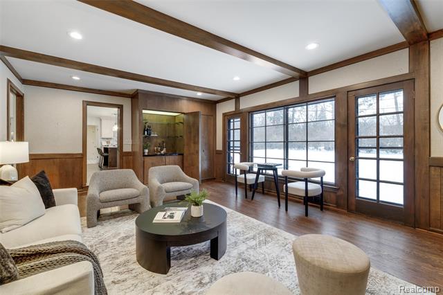 Builiding view seventeen for 25330 Devon, Franklin, MI. 48025