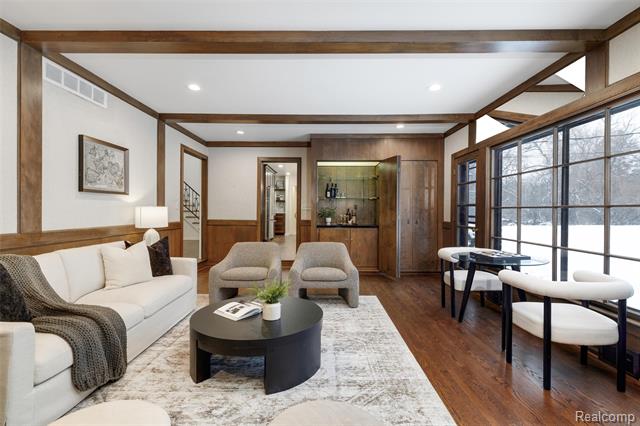 Builiding view sixteen for 25330 Devon, Franklin, MI. 48025