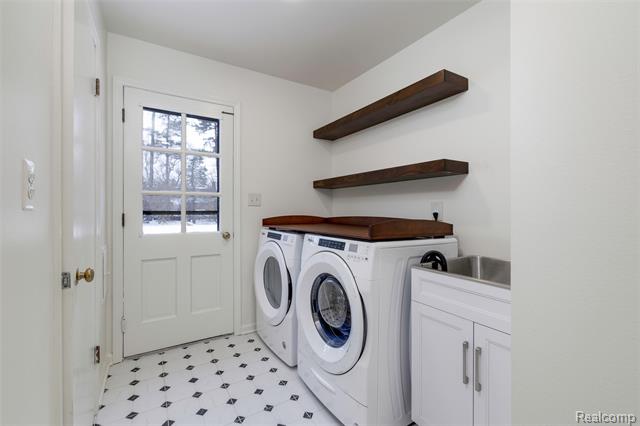 Builiding view ten for 25330 Devon, Franklin, MI. 48025