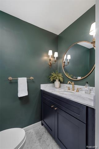 Builiding view thirteen for 25330 Devon, Franklin, MI. 48025