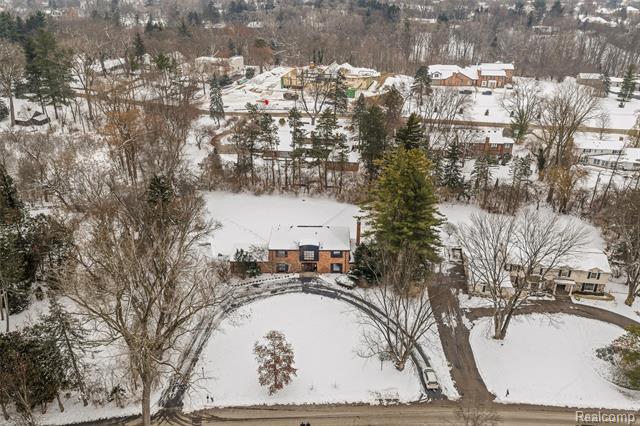 Builiding view thirty five for 25330 Devon, Franklin, MI. 48025