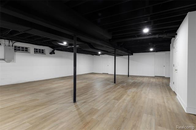 Builiding view thirty four for 25330 Devon, Franklin, MI. 48025