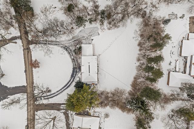 Builiding view thirty six for 25330 Devon, Franklin, MI. 48025