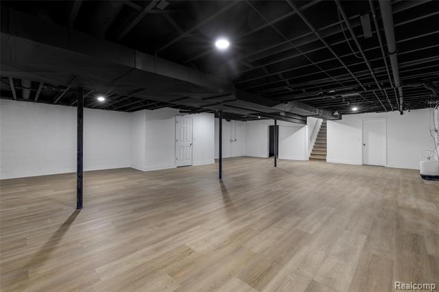 Builiding view thirty three for 25330 Devon, Franklin, MI. 48025