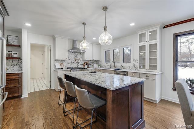 Builiding view three for 25330 Devon, Franklin, MI. 48025