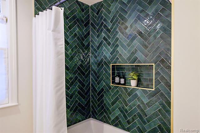 Builiding view twenty four for 25330 Devon, Franklin, MI. 48025