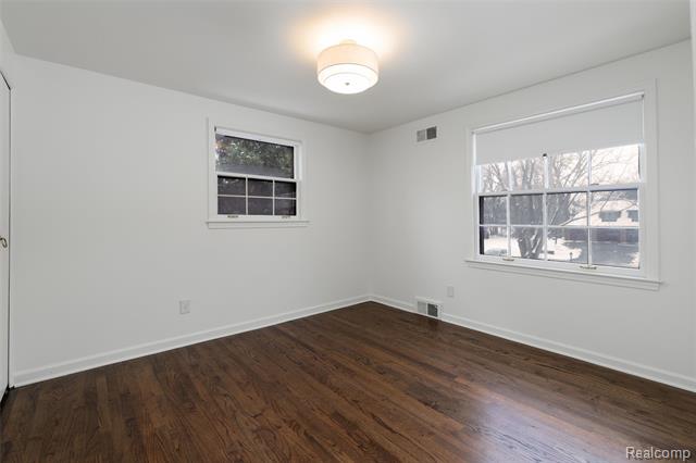 Builiding view twenty one for 25330 Devon, Franklin, MI. 48025