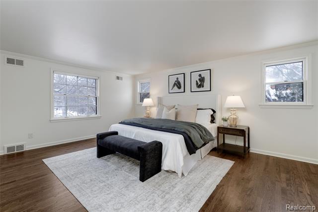 Builiding view twenty seven for 25330 Devon, Franklin, MI. 48025