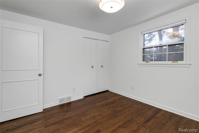 Builiding view twenty two for 25330 Devon, Franklin, MI. 48025