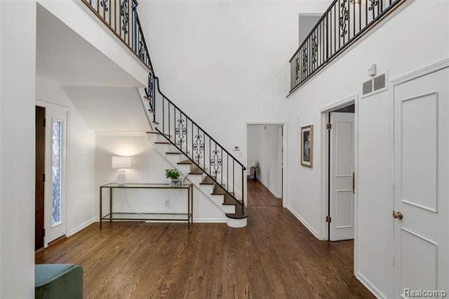 Builiding view two for 25330 Devon, Franklin, MI. 48025