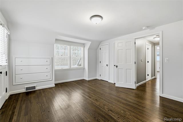 Builiding view eighteen for 24924 Riverwood, Franklin, MI. 48025