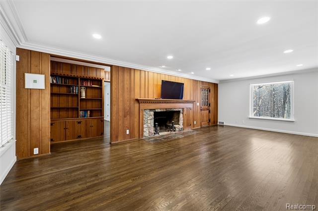 Builiding view eleven for 24924 Riverwood, Franklin, MI. 48025