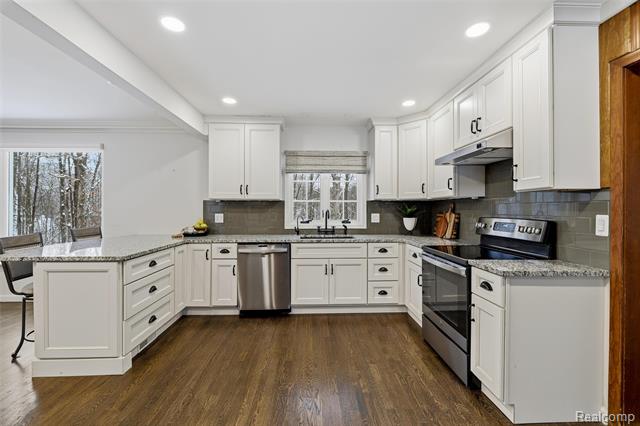 Builiding view four for 24924 Riverwood, Franklin, MI. 48025