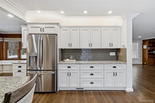 Builiding view nine for 24924 Riverwood, Franklin, MI. 48025