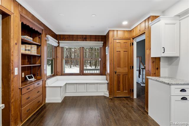 Builiding view seven for 24924 Riverwood, Franklin, MI. 48025