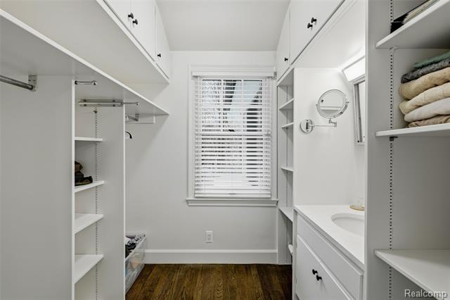 Builiding view seventeen for 24924 Riverwood, Franklin, MI. 48025