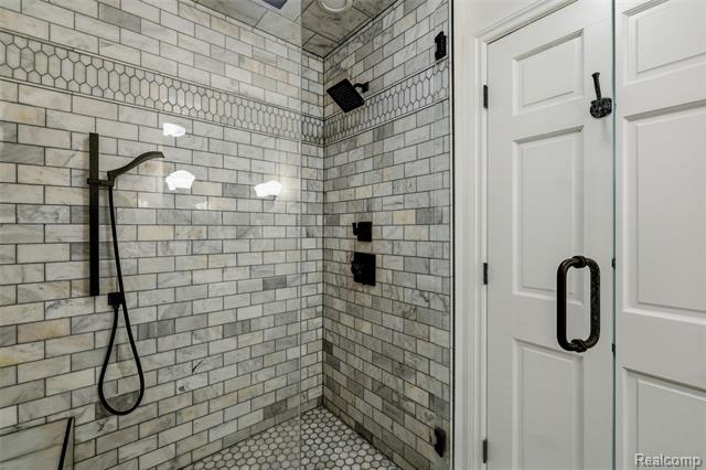 Builiding view sixteen for 24924 Riverwood, Franklin, MI. 48025