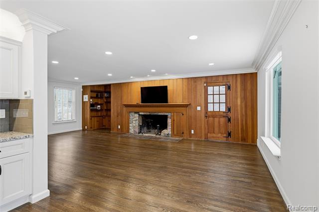 Builiding view ten for 24924 Riverwood, Franklin, MI. 48025