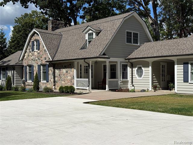 Builiding view thirty four for 24924 Riverwood, Franklin, MI. 48025