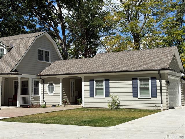 Builiding view thirty three for 24924 Riverwood, Franklin, MI. 48025