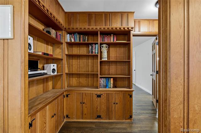 Builiding view twelve for 24924 Riverwood, Franklin, MI. 48025