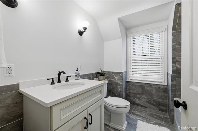 Builiding view twenty one for 24924 Riverwood, Franklin, MI. 48025