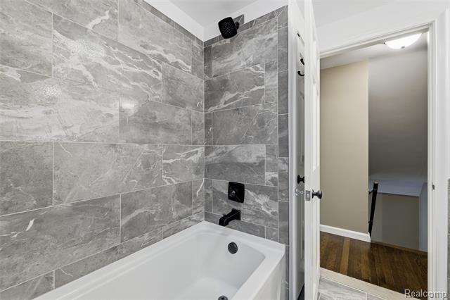 Builiding view twenty for 24924 Riverwood, Franklin, MI. 48025