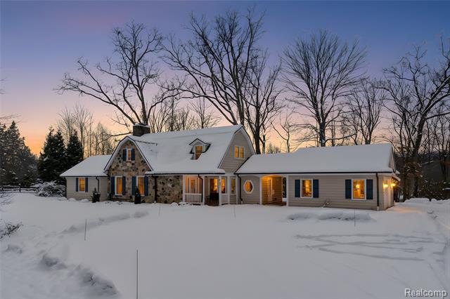 front view for 24924 Riverwood Dr, Franklin, Mi. 48025