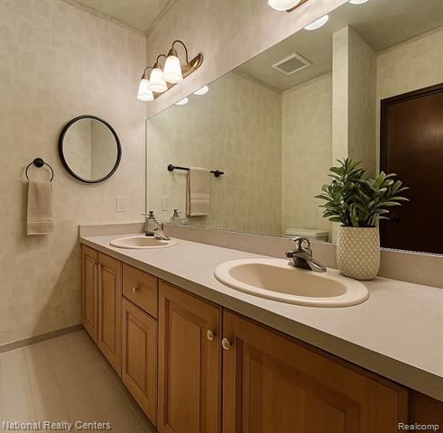 Builiding view eighteen for 28760 Hidden, Farmington, MI. 48331