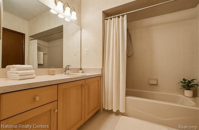 Builiding view nineteen for 28760 Hidden, Farmington, MI. 48331