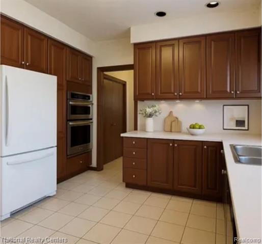 Builiding view seven for 28760 Hidden, Farmington, MI. 48331