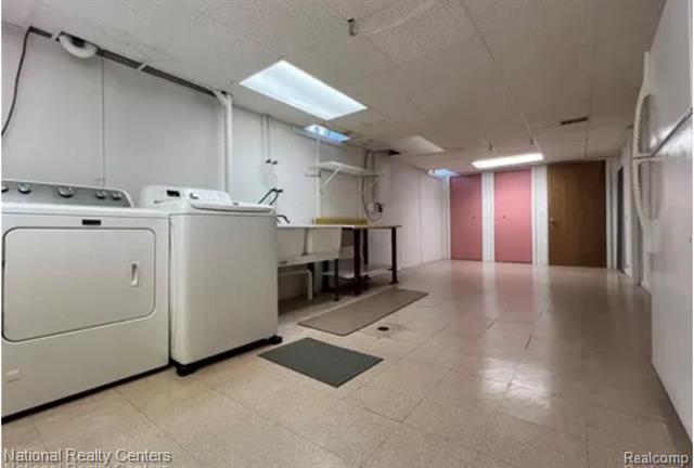 Builiding view twenty four for 28760 Hidden, Farmington, MI. 48331