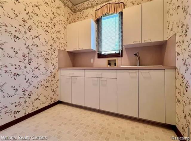 Builiding view twenty for 28760 Hidden, Farmington, MI. 48331