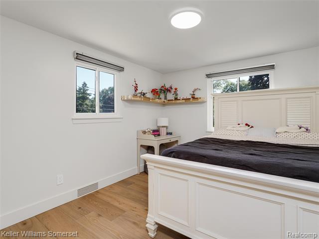 Builiding view eight for 29523 Ravenscroft, Farmington, MI. 48331