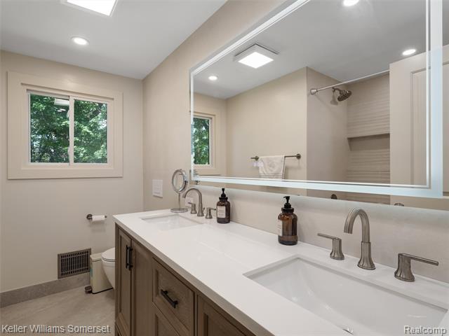 Builiding view five for 29523 Ravenscroft, Farmington, MI. 48331