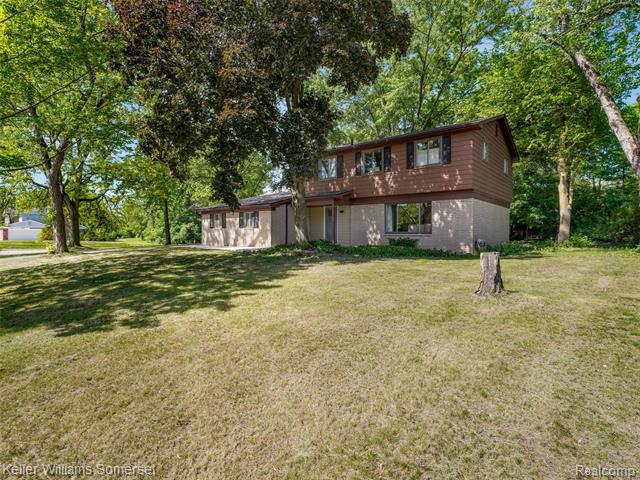 Builiding view thirty two for 29523 Ravenscroft, Farmington, MI. 48331