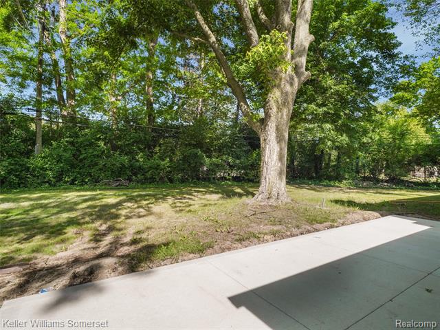 Builiding view twenty eight for 29523 Ravenscroft, Farmington, MI. 48331