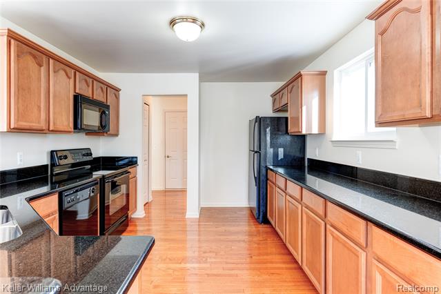 Builiding view eight for 40827 Lenox Park, Novi, MI. 48377