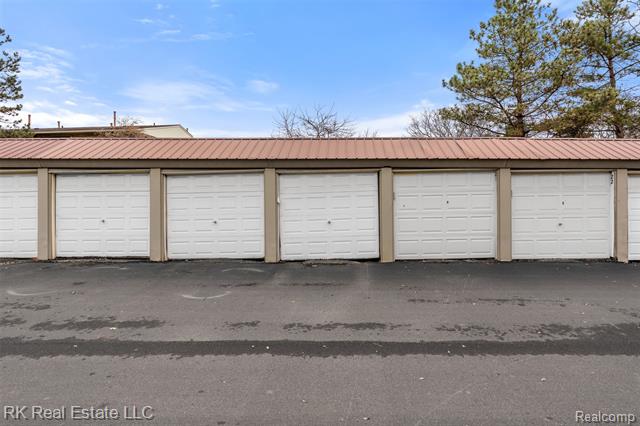 Builiding view twenty eight for 44900 Bayview, Novi, MI. 48377