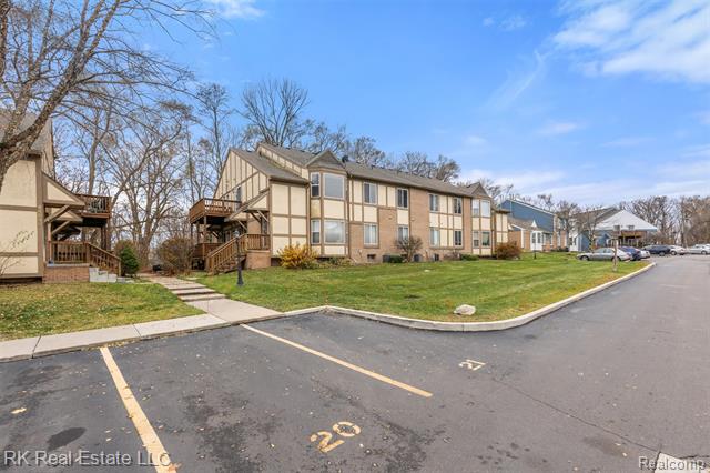 Builiding view twenty seven for 44900 Bayview, Novi, MI. 48377