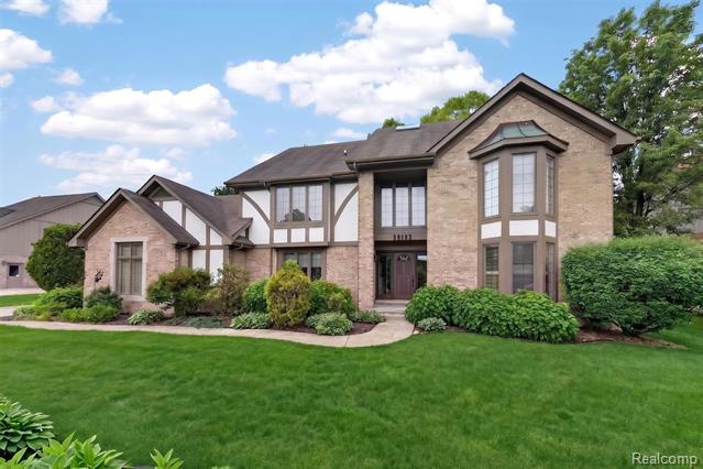 Builiding view five for 30693 Huntsman E, Farmington, MI. 48331